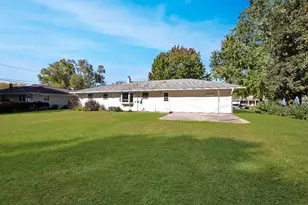 1017 E Kilbourn Ave, West Bend, WI 53095 - Photo 15
