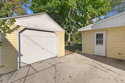 8012  Fox River Rd, Racine, WI 53185 - Photo 9