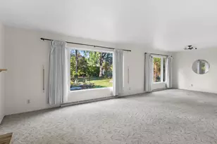 1036 Glenview Dr, Manitowoc, WI 54220 - Photo 5