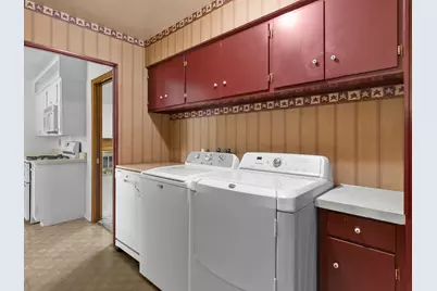 1036  Glenview Dr, Manitowoc, WI 54220 - Photo 17