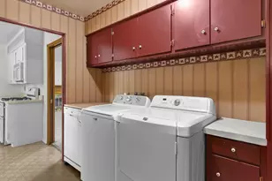 1036 Glenview Dr, Manitowoc, WI 54220 - Photo 17