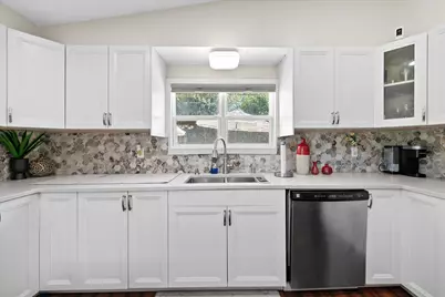 14430  Hyland Dr, Brookfield, WI 53005 - Photo 11