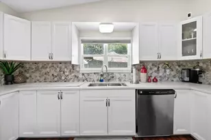 14430 Hyland Dr, Brookfield, WI 53005 - Photo 11