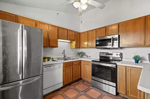 18725 Emerald Cir, Brookfield, WI 53045 - Photo 5