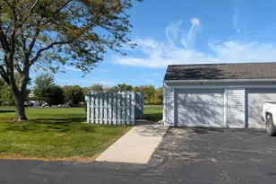 1531 N Delavan Club Dr, Delavan, WI 53115 - Photo 33