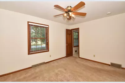 4837 W Knollwood Dr, Racine, WI 53403 - Photo 23