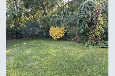 655 S Oak Park Ct, Milwaukee, WI 53214 - Photo 17