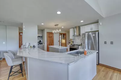 8424 S 68th St, Franklin, WI 53132 - Photo 7