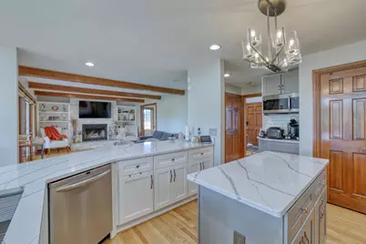 8424 S 68th St, Franklin, WI 53132 - Photo 5
