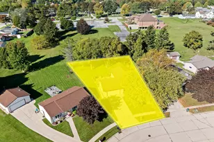 827 Nicholas Ct, Manitowoc, WI 54220 - Photo 27