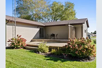 827  Nicholas Ct, Manitowoc, WI 54220 - Photo 31