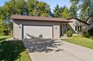 827 Nicholas Ct, Manitowoc, WI 54220 - Photo 25