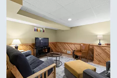 827  Nicholas Ct, Manitowoc, WI 54220 - Photo 17