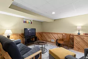 827 Nicholas Ct, Manitowoc, WI 54220 - Photo 17