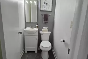 1425 S Sunnycrest Dr, New Berlin, WI 53146 - Photo 9