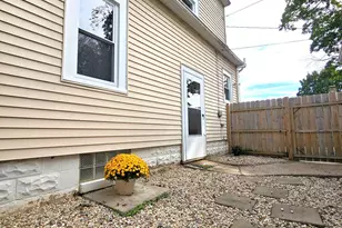 2357 S 80th St, West Allis, WI 53219 - Photo 7