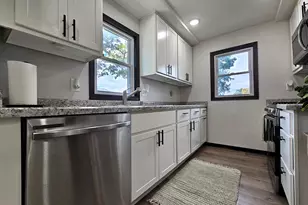 2357 S 80th St, West Allis, WI 53219 - Photo 23