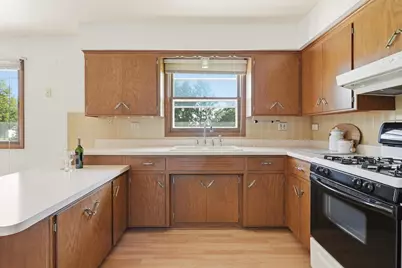 W215N10122  Hickory Dr, Germantown, WI 53017 - Photo 7