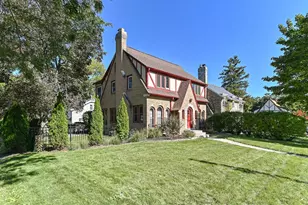 7926 Hillcrest Dr, Wauwatosa, WI 53213 - Photo 39