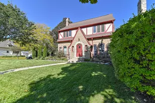 7926 Hillcrest Dr, Wauwatosa, WI 53213 - Photo 41