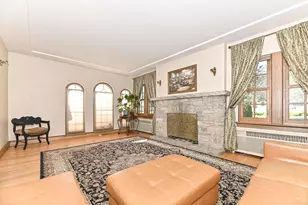 7926 Hillcrest Dr, Wauwatosa, WI 53213 - Photo 11