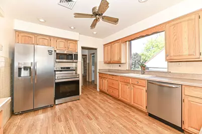 7926  Hillcrest Dr, Wauwatosa, WI 53213 - Photo 5