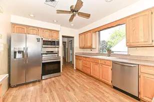 7926 Hillcrest Dr, Wauwatosa, WI 53213 - Photo 5