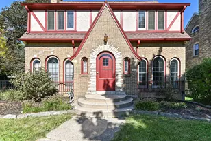 7926 Hillcrest Dr, Wauwatosa, WI 53213 - Photo 43
