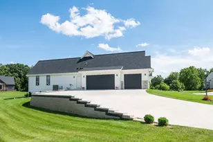 W274S3754 Legend Clubs Ct, Waukesha, WI 53189 - Photo 43