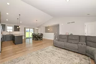 529 Arbor Ridge Dr, Delavan, WI 53115 - Photo 5