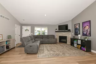 529 Arbor Ridge Dr, Delavan, WI 53115 - Photo 3