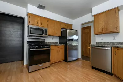 6185 S 38th St, Greenfield, WI 53221 - Photo 17