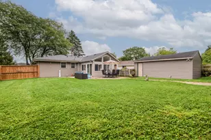 6185 S 38th St, Greenfield, WI 53221 - Photo 11