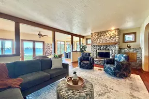 428 S Golden Lake Ln, Summit, WI 53066 - Photo 9