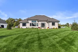 235 Four Winds Ct, Hartland, WI 53029 - Photo 23