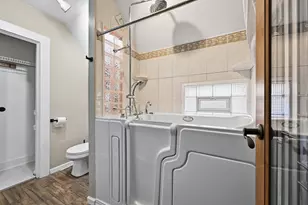 216 E Garfield Ave, Milwaukee, WI 53212 - Photo 21