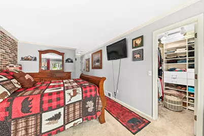 W136N8124  River Park Dr, Menomonee Falls, WI 53051 - Photo 15