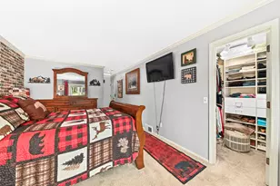 W136N8124 River Park Dr, Menomonee Falls, WI 53051 - Photo 15