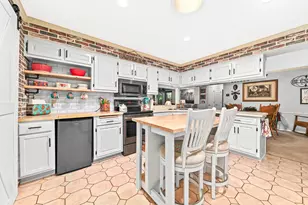 W136N8124 River Park Dr, Menomonee Falls, WI 53051 - Photo 11