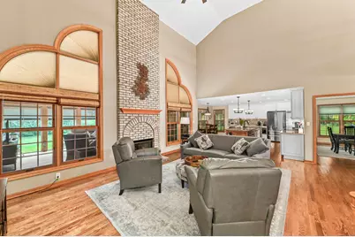 8646 S Parkland Ct, Franklin, WI 53132 - Photo 15