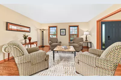 8646 S Parkland Ct, Franklin, WI 53132 - Photo 7