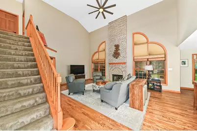 8646 S Parkland Ct, Franklin, WI 53132 - Photo 11