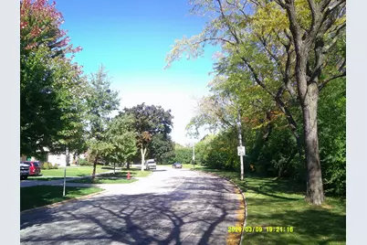 221 N Story Pkwy, Milwaukee, WI 53208 - Photo 11