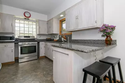 221 N Story Pkwy, Milwaukee, WI 53208 - Photo 29