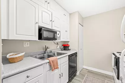 2300 W Good Hope Rd #243, Glendale, WI 53209 - Photo 9