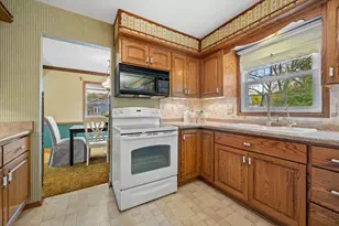 1001 Canterbury Ln, Waukesha, WI 53188 - Photo 13