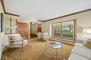 1001 Canterbury Ln, Waukesha, WI 53188 - Photo 9