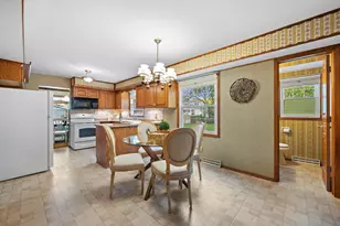 1001 Canterbury Ln, Waukesha, WI 53188 - Photo 17
