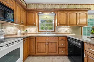 1001 Canterbury Ln, Waukesha, WI 53188 - Photo 15