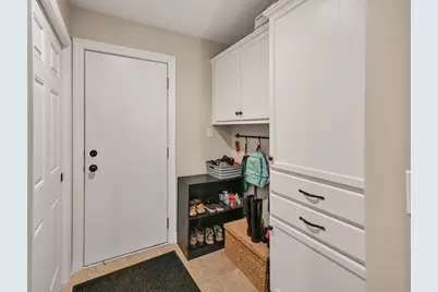 21400  Lancelot Dr, Brookfield, WI 53045 - Photo 17